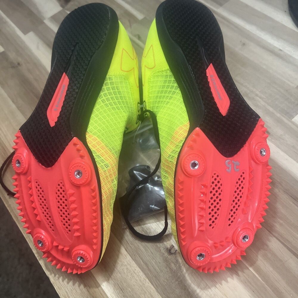 Under Armour Unisex Kick Distance 4 track spikes Men's11.5 - W13 - Picture 8 of 14